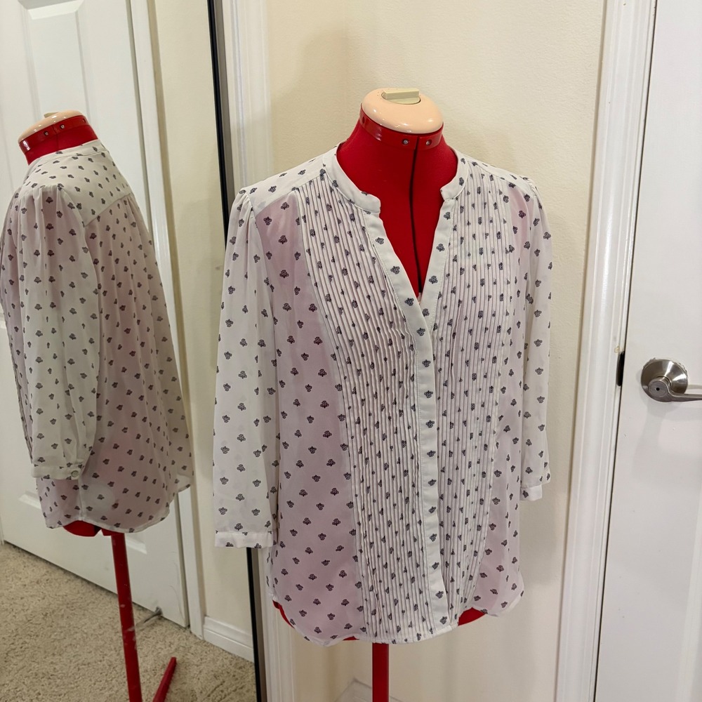 Corporatecore Cream Navy Floral Pleated V-Neck Blouse 3/4 Sleeve Size 10